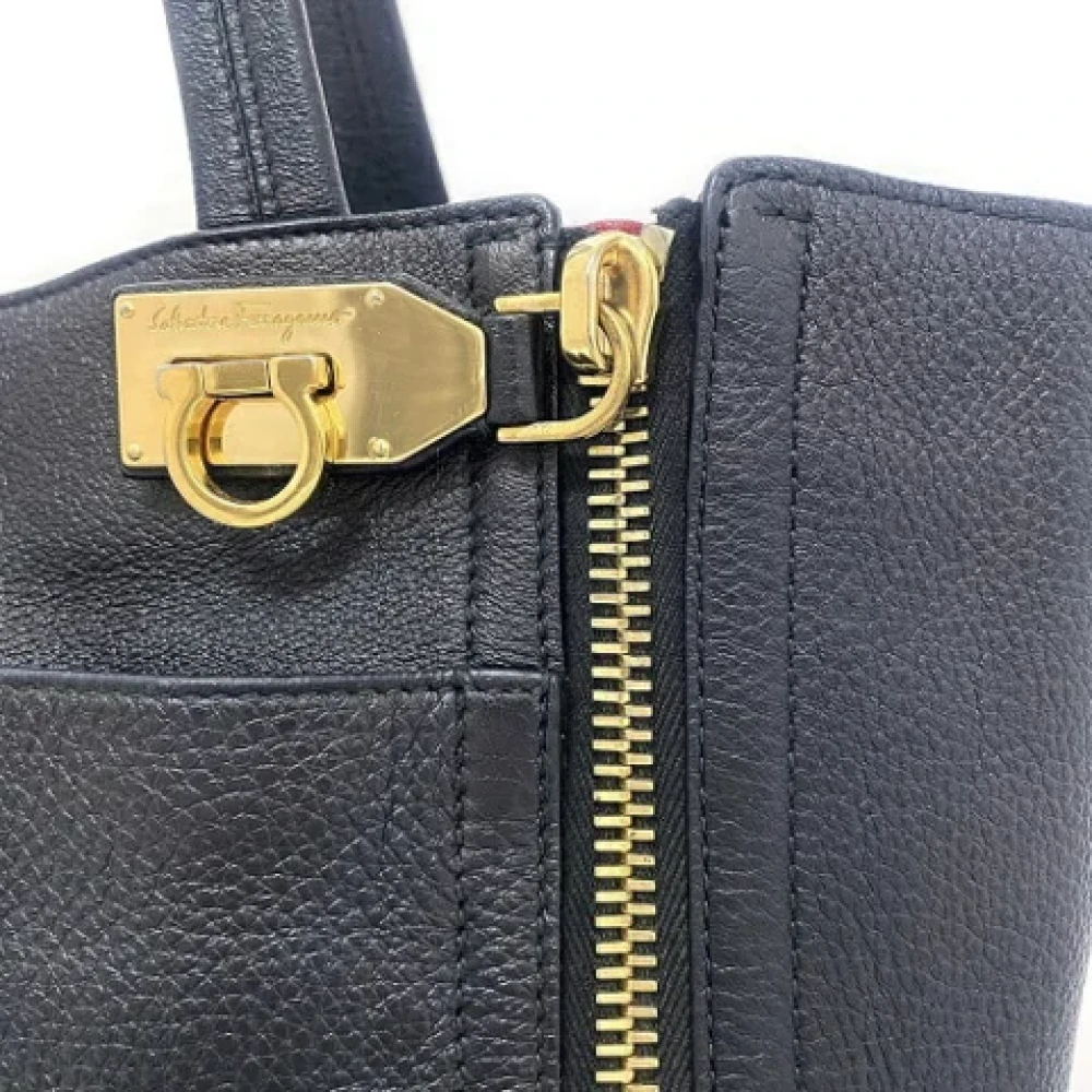 Salvatore Ferragamo Pre-owned Fabric totes Black Dames