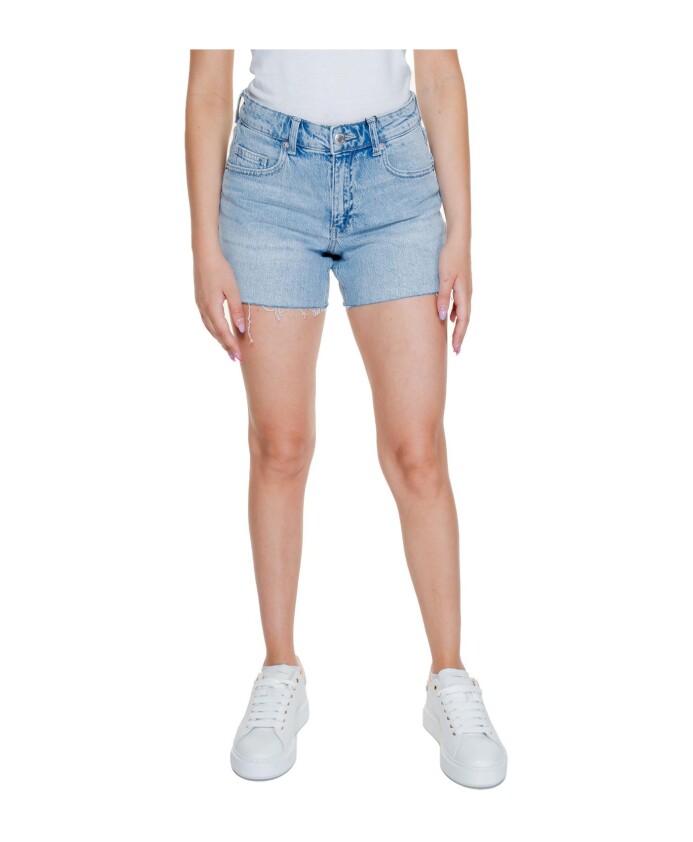 short-en-jean-delave-clair-avec-poches