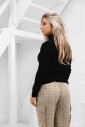 pull-a-col-roule-avec-logo-triangle
