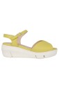 sandale-compensee-en-cuir-jaune