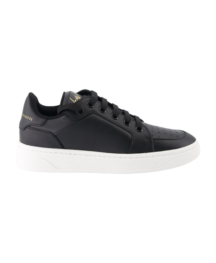 svarta-lader-sneakers-med-snorning