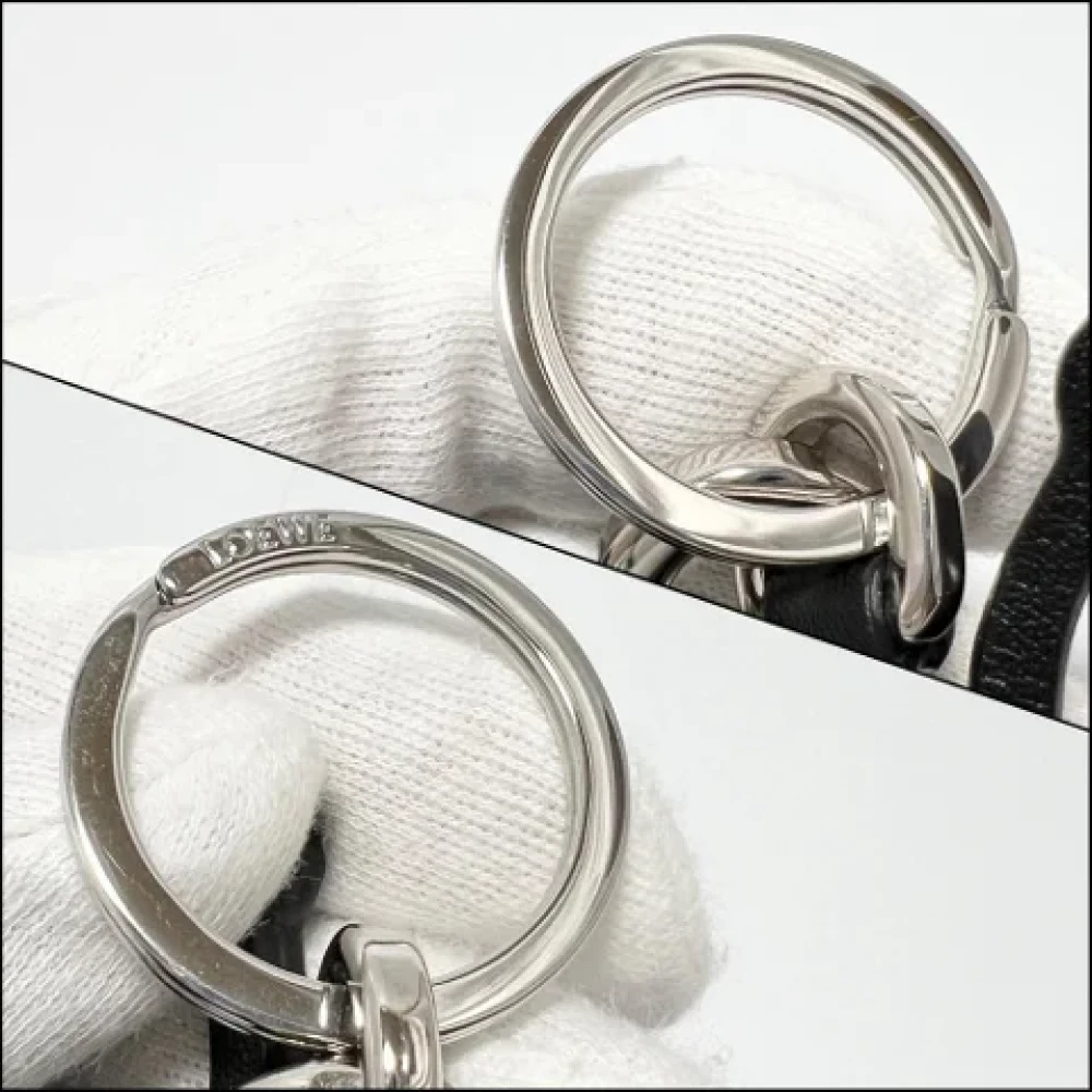 Loewe Pre-owned Leather key-holders Gray Dames