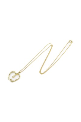 pre-owned-pendant-with-chain-accessory-elegant-apple-shape-suitable-for-different-occasions