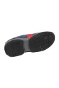 chaussures-en-cuir-tissu-interaction-avec-memory-foam