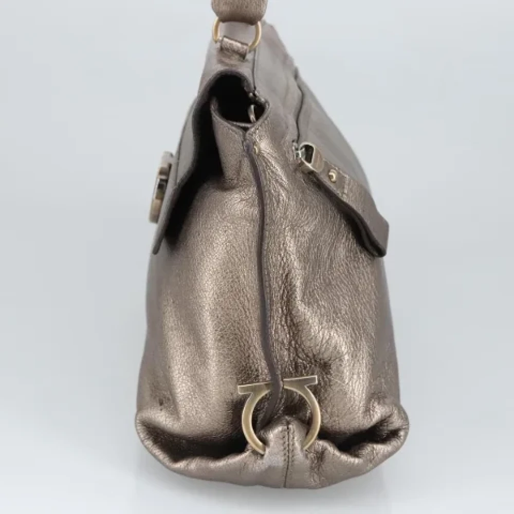 Salvatore Ferragamo Pre-owned Leather handbags Gray Dames