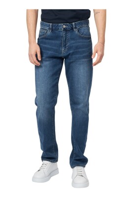bla-jeans-med-broderad-logotyp