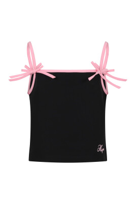 haut-noir-avec-bretelles-roses-et-noeuds