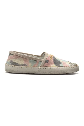 Slip-On Canvas Skor