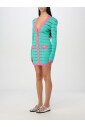 elegante-robe-en-tricot-vert-a-col-en-v