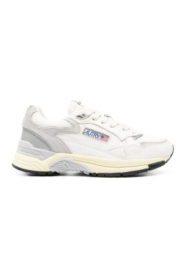 sneakers-blancs-en-cuir-semelle-chunky