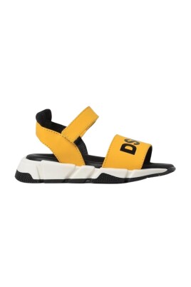 sandales-enfants-en-cuir-jaune-confort-style