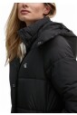sort-turtleneck-haettetroje-med-lommer