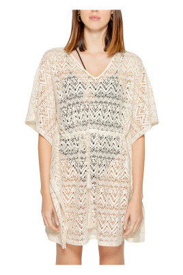 beige-v-neck-kortaermet-kjole