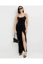 robe-longue-en-satin-noir