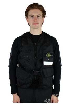 svart-utility-vest-funktionell-och-stilren