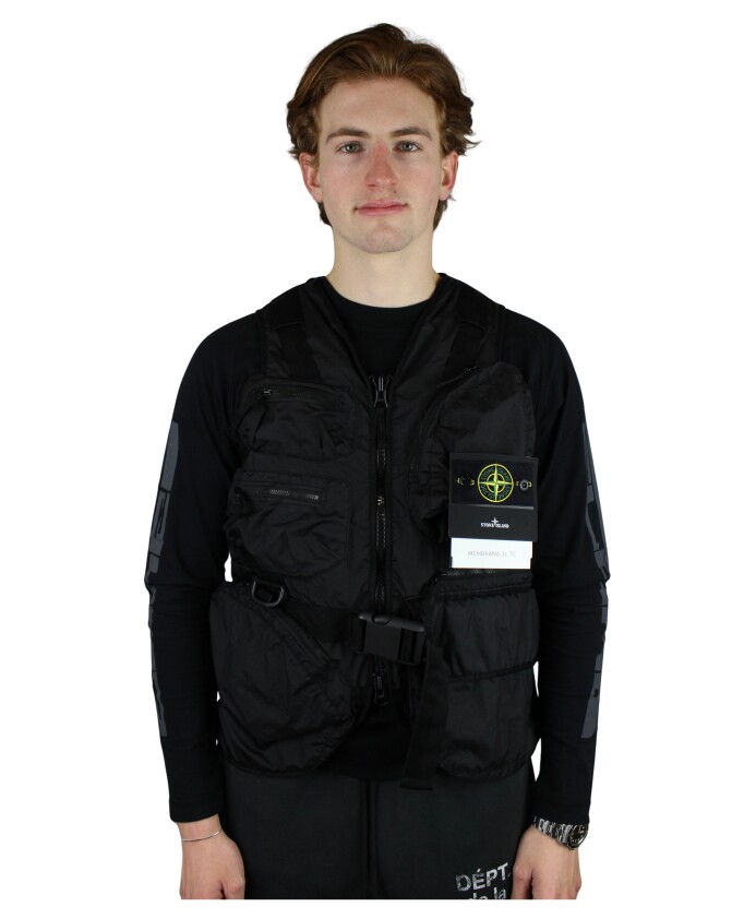 gilet-utilitaire-noir-fonctionnel-et-elegant