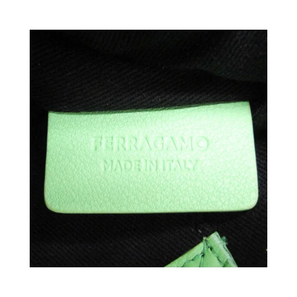 Salvatore Ferragamo Pre-owned Leather clutches Green Dames