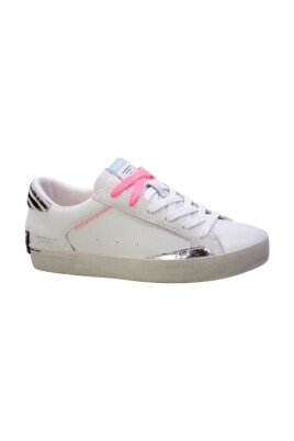 white-leather-low-top-sneakers