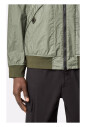 veste-bomber-verte-en-nylon-avec-details-uniques