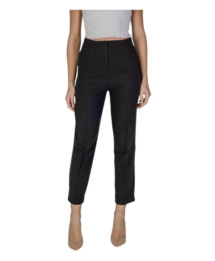 pantalon-noir-classique-a-jambe-droite