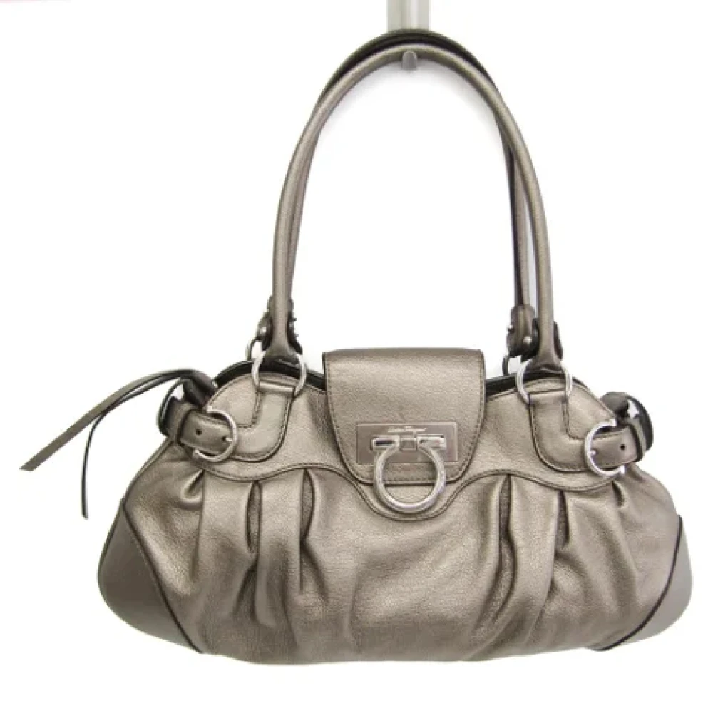 Salvatore Ferragamo Pre-owned Leather totes Gray Dames