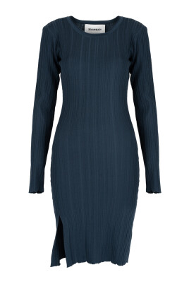 elegante-robe-midi-a-texture-distincte