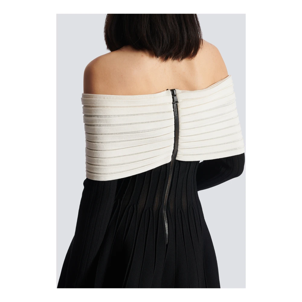 Balmain Skaterjurk met off-shoulder in een gestructureerde gebreide stof Black Dames