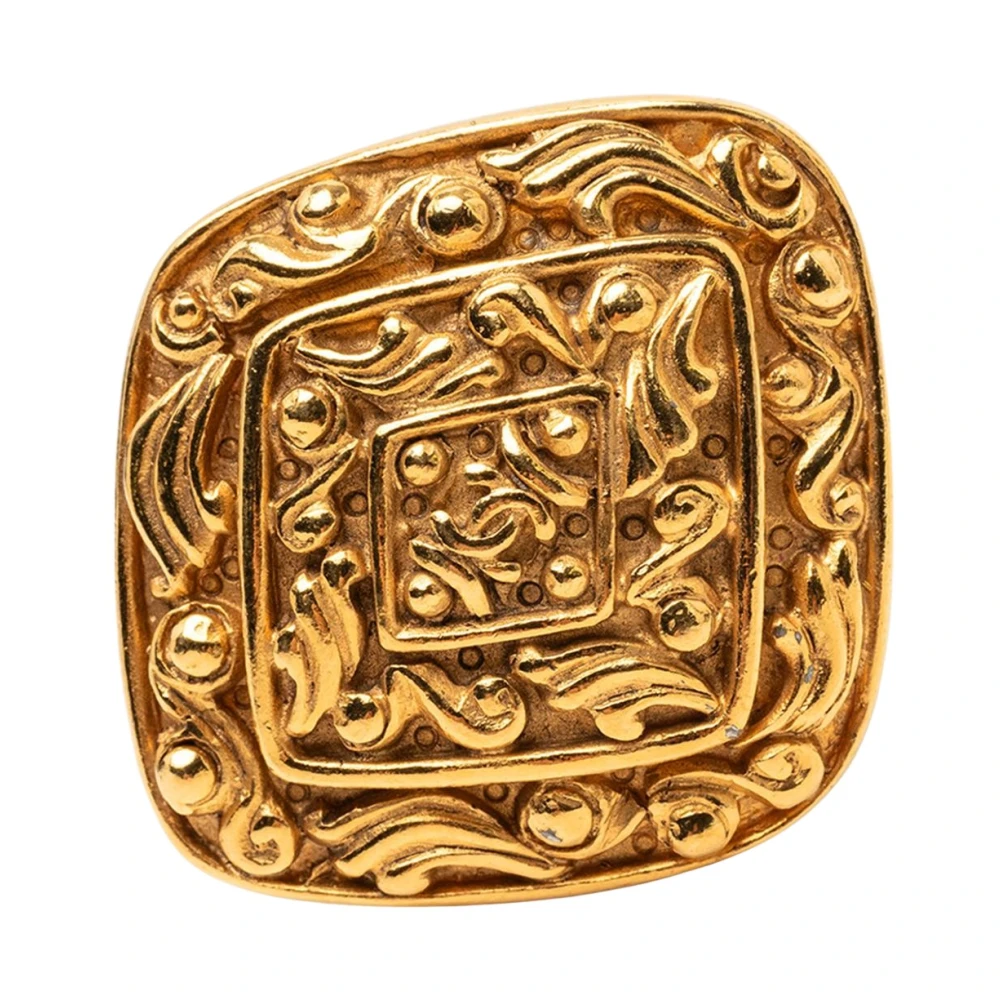 Chanel Vintage Women's Yellow Pre-Owned Vintage Ornament Brooch