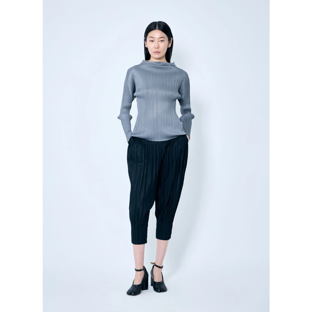Issey Miyake Geplooide top met hoge hals en lange mouwen Gray Dames