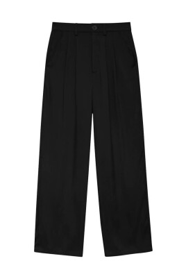 pantalon-noir-en-soie-tailleur-jambe-droite