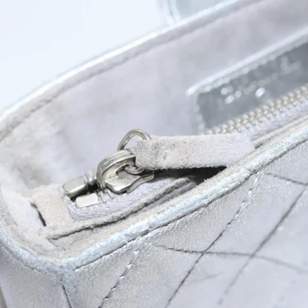 Chanel Vintage Pre-owned Leather clutches Gray Dames