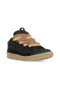 sneakers-en-cuir-noir-a-motif-chevrons