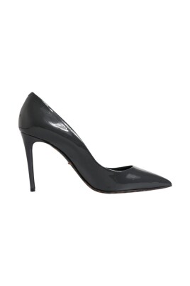 black-leather-pump-heels