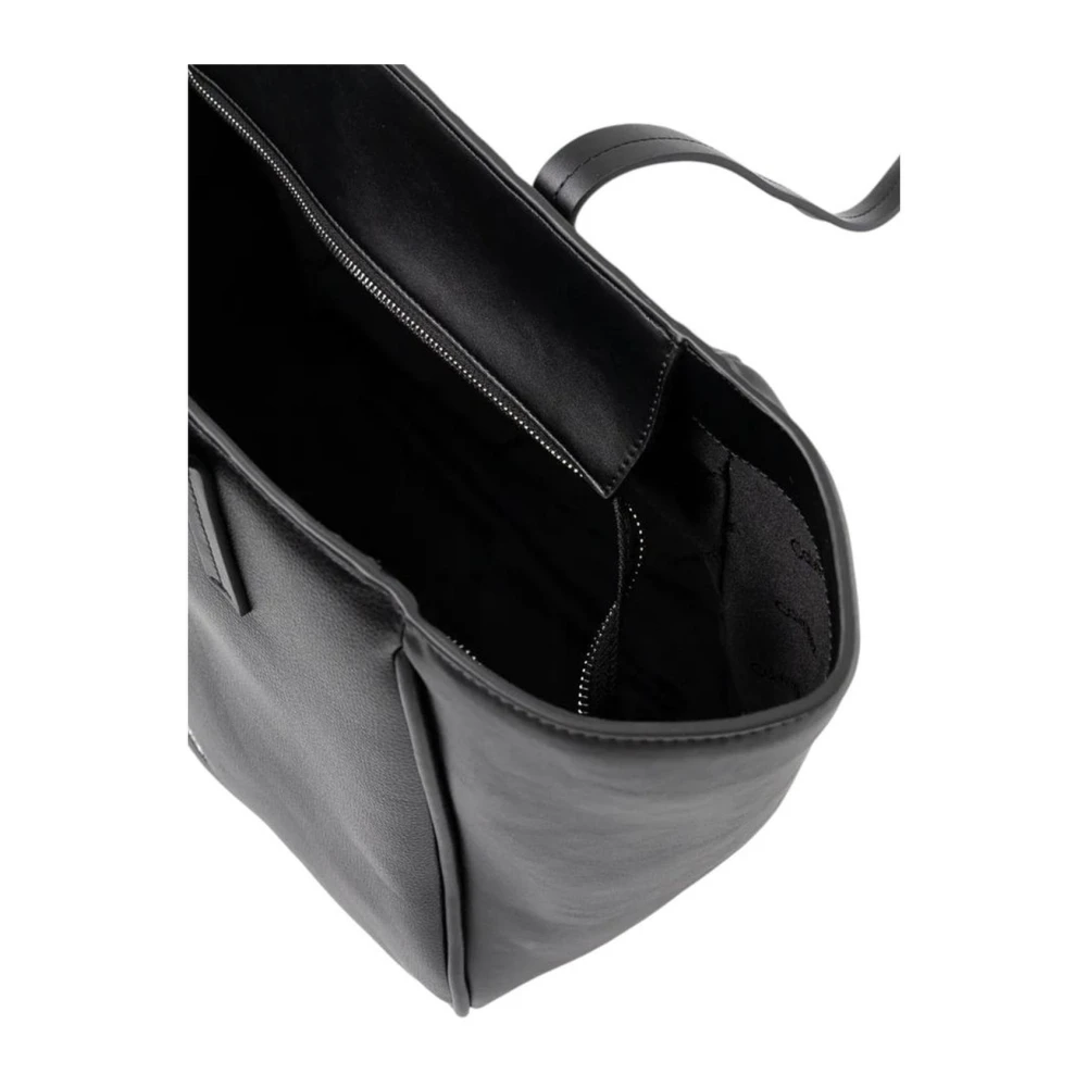 Calvin Klein Polyethyleen Handtas met Polyurethaan Samenstelling Black Dames
