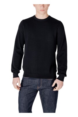 black-knitwear-long-sleeves-round-neck