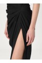 robe-midi-noire-a-ourlet-asymetrique