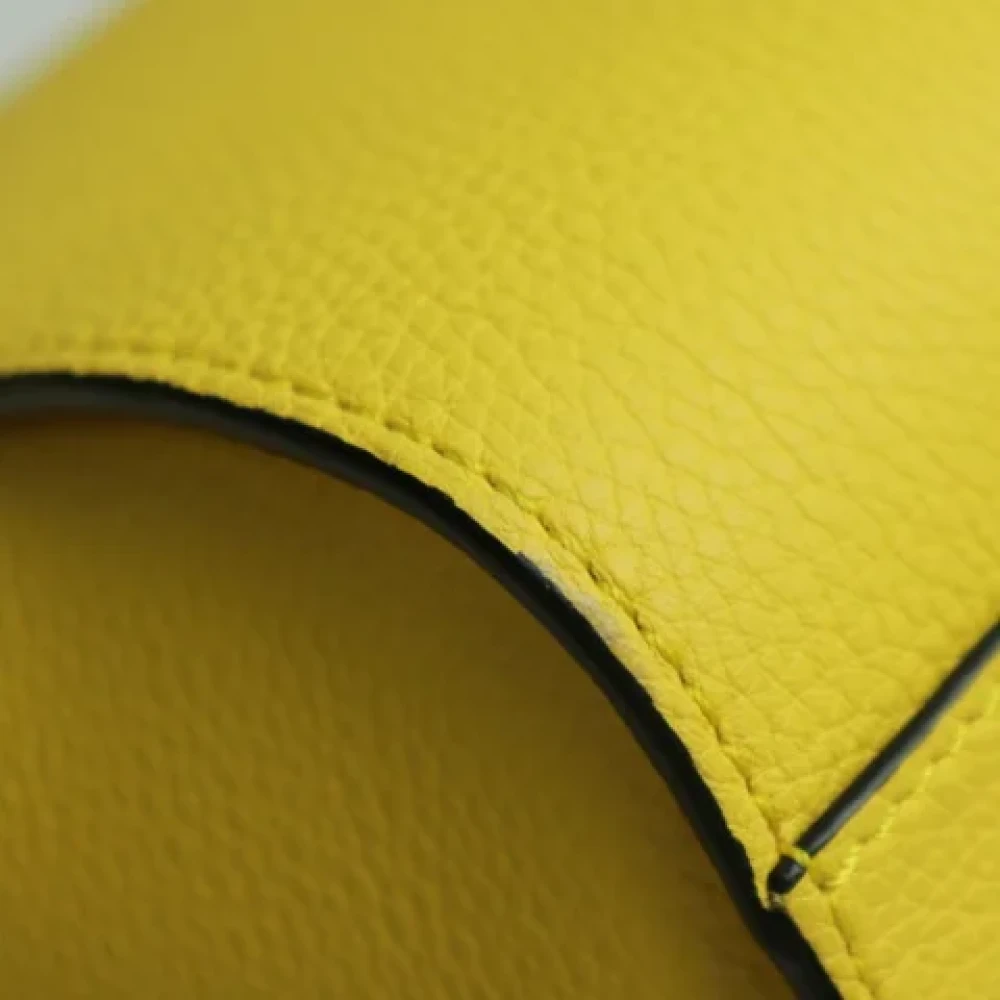 Loewe Pre-owned Leather shoulder-bags Yellow Dames