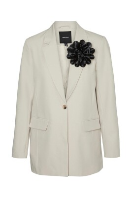 beige-blazer-model