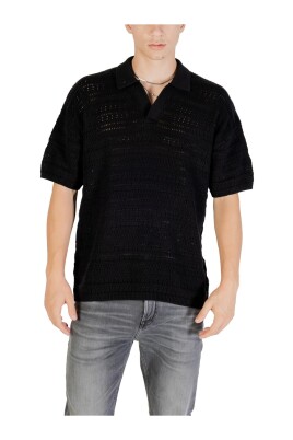 black-v-neck-knitwear-for-men