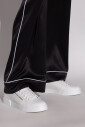 sports-shoes-with-application