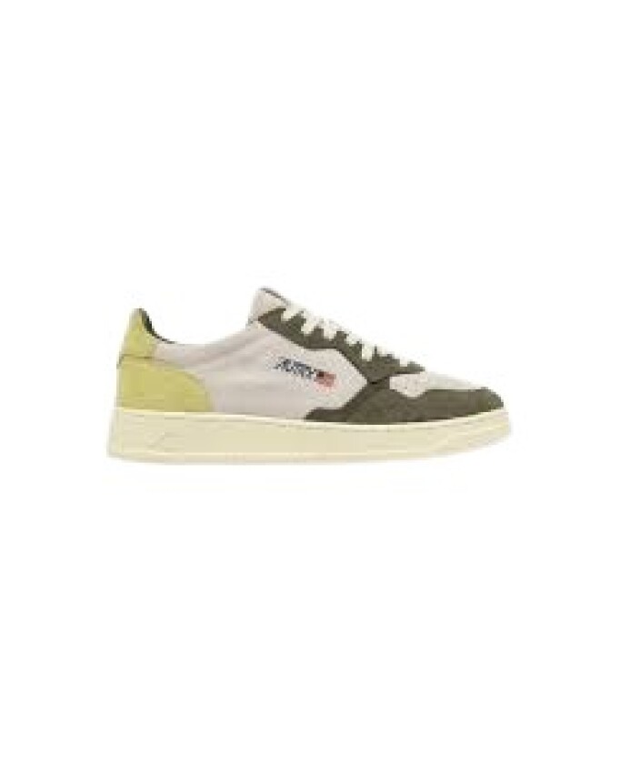 baskets-basses-en-daim-blanc-vert-lime