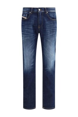 iconic-leather-patch-straight-fit-jeans