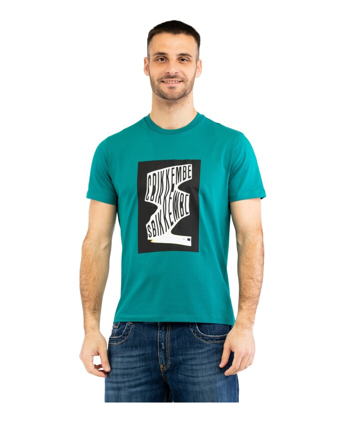 t-shirt-dynamique-et-raffine
