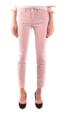 jeans-en-denim-classiques-pour-un-usage-quotidien