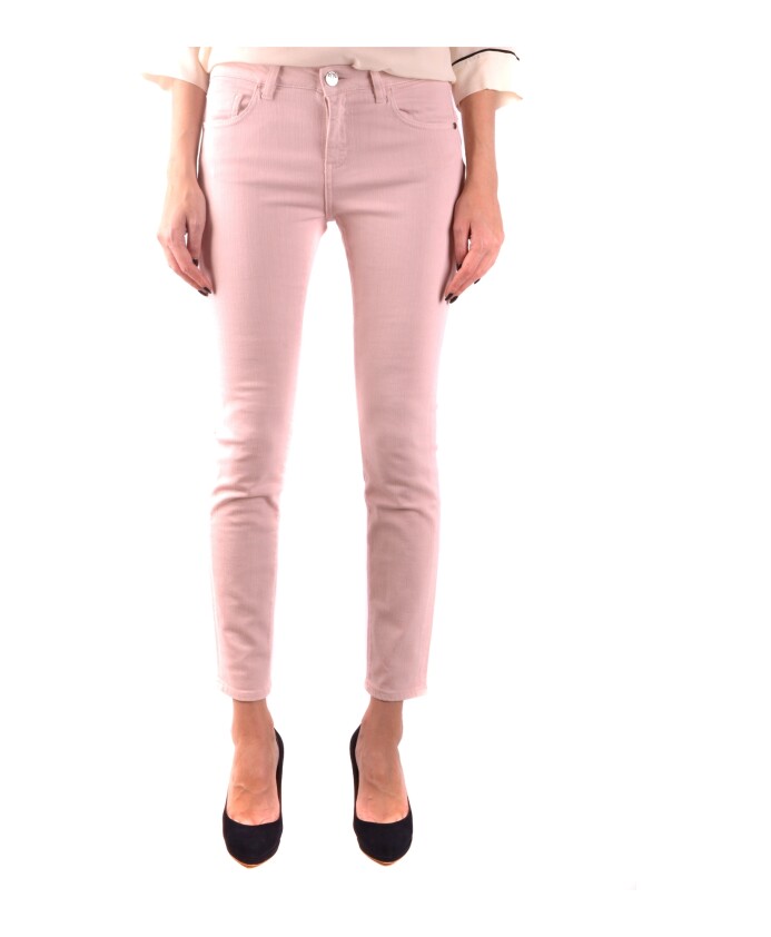 jeans-en-denim-classiques-pour-un-usage-quotidien