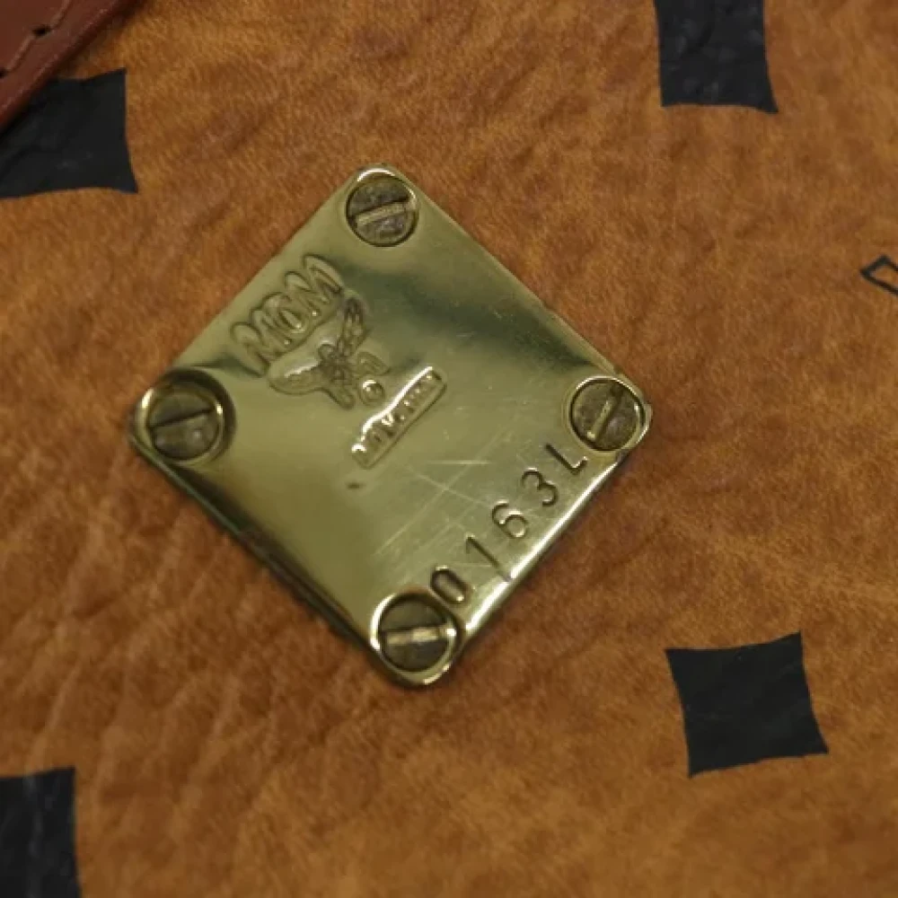 MCM Pre-owned Leather clutches Brown Dames