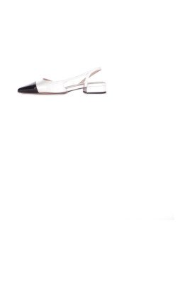 heeled-leather-pumps-with-buckle-closure