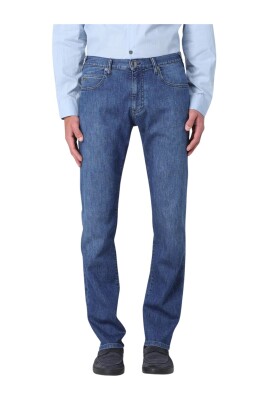 modern-straight-leg-jeans