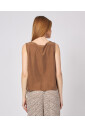 bruine-mouwloze-top-met-v-hals