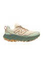 beige-loparskor-trail-sneakers